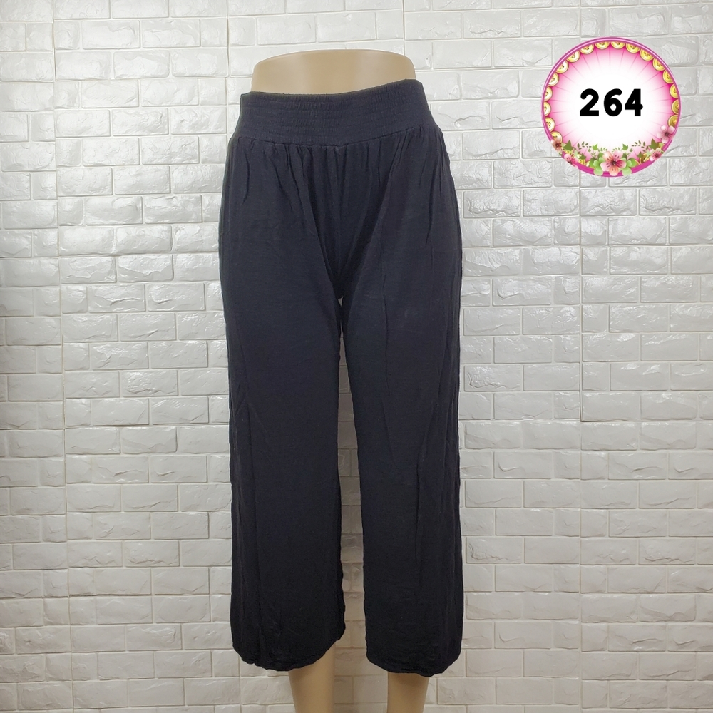 Forever 21 Small Black Stretch Cropped Pants – Casual Loose Fit